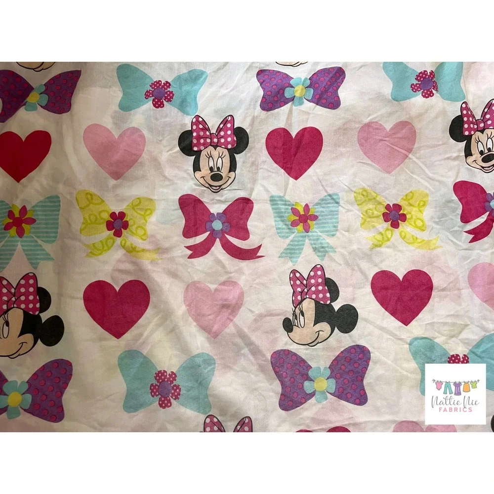 Twin Sheet Set plus one pillowcase‎ with Minnie Mouse, bows, hearts, Disney